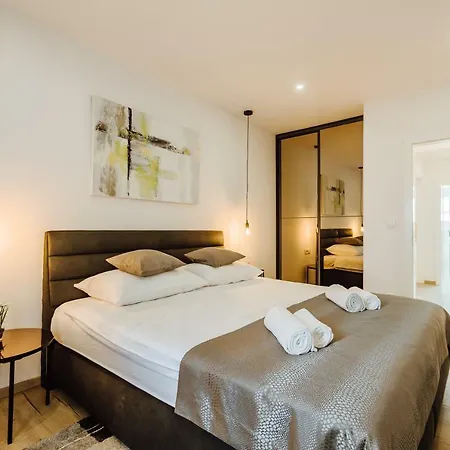 Lux *